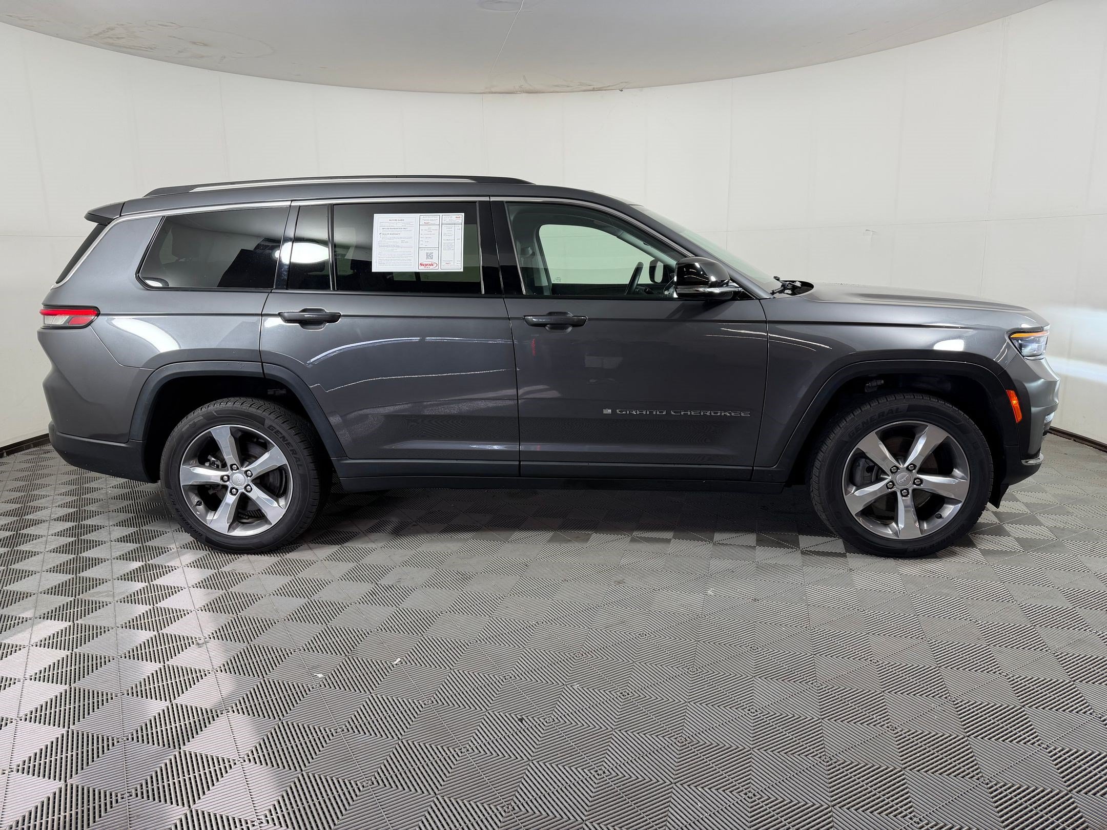 Used 2021 Jeep Grand Cherokee L Limited AWD/4WD image 8