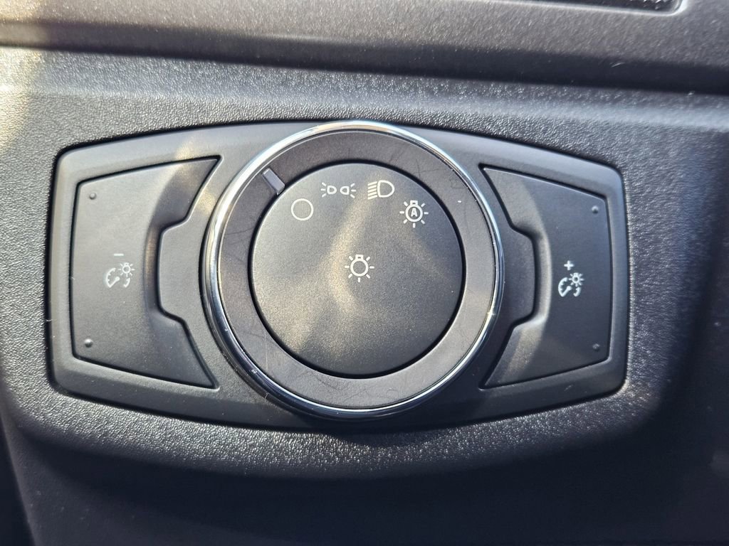 Used 2019 Ford Fusion SE image 27