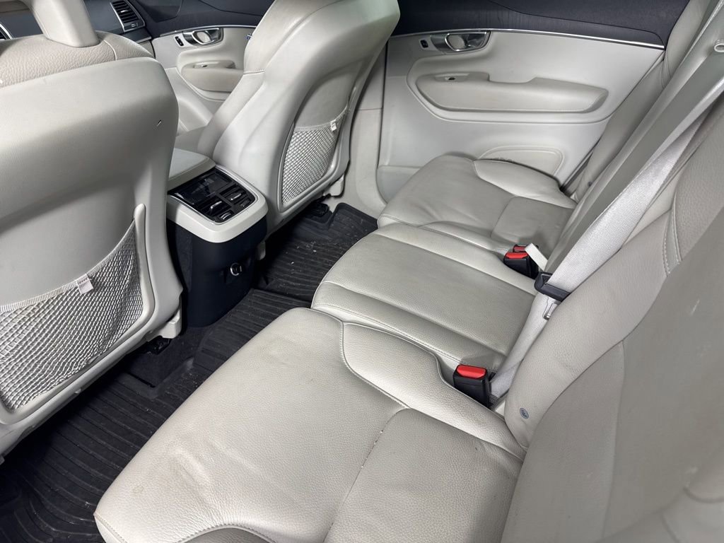 Used 2020 Volvo XC90 T6 Momentum AWD/4WD image 16