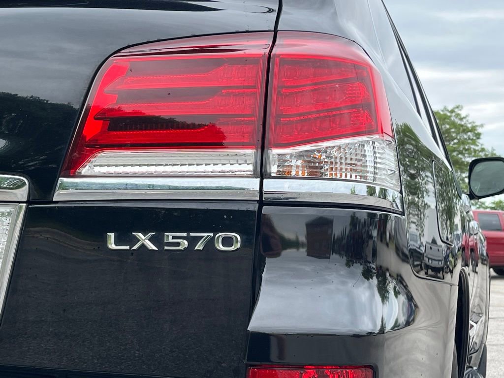 Used 2013 Lexus LX 570 4WD w/ Luxury Pkg image 12