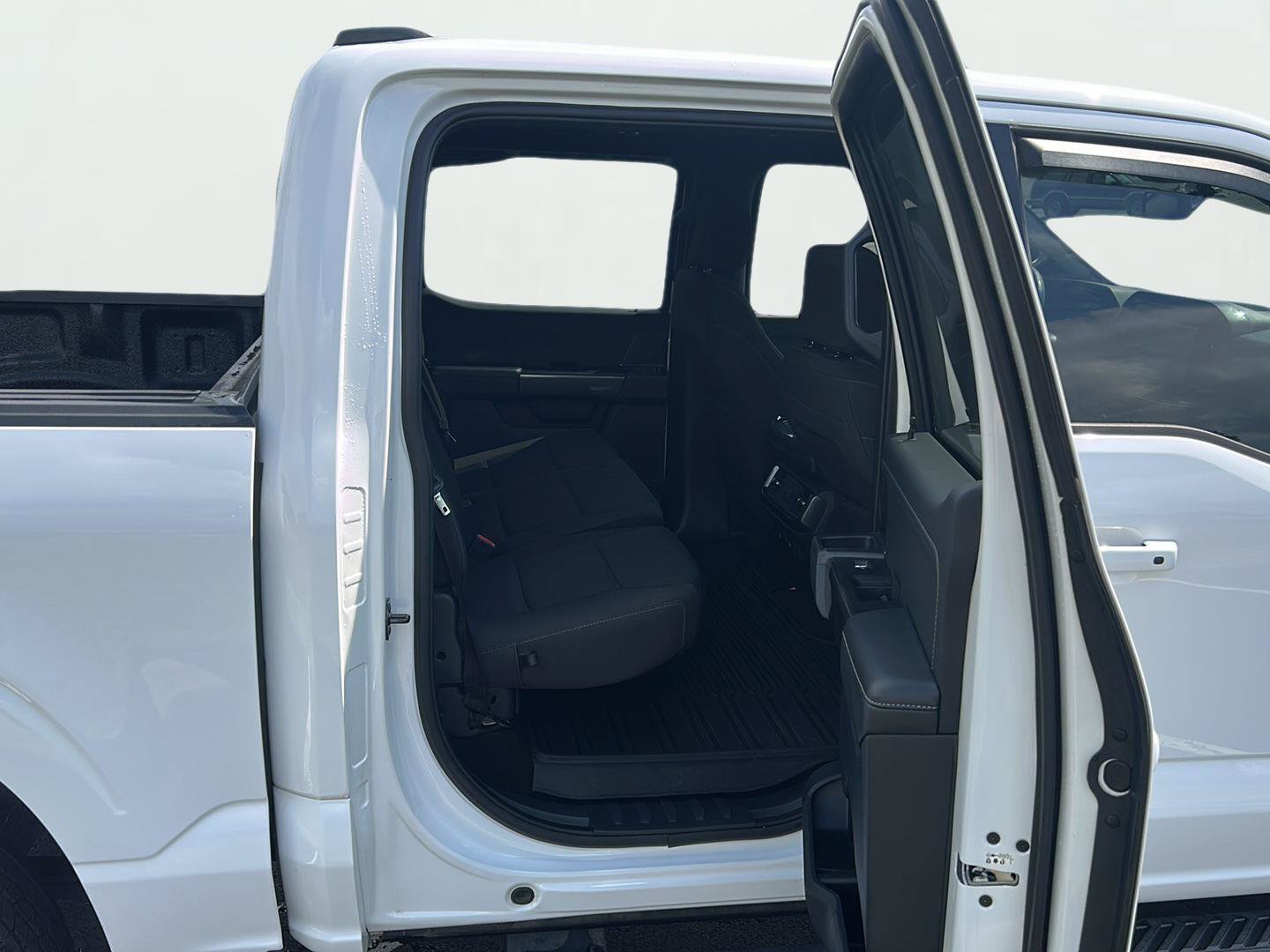 Used 2022 Ford F150 XLT w/ Equipment Group 302A High AWD/4WD image 19