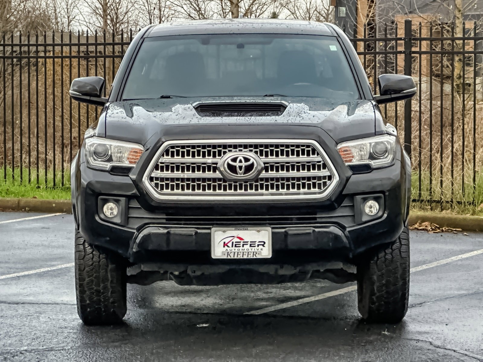 Used 2017 Toyota Tacoma TRD Sport image 9