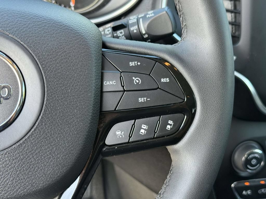 Used 2023 Jeep Cherokee Altitude Lux AWD/4WD image 24