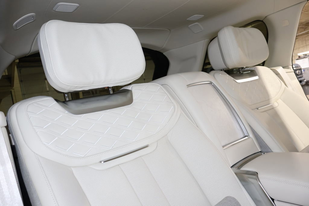 Used 2024 Land Rover Range Rover Long Wheelbase SE image 34