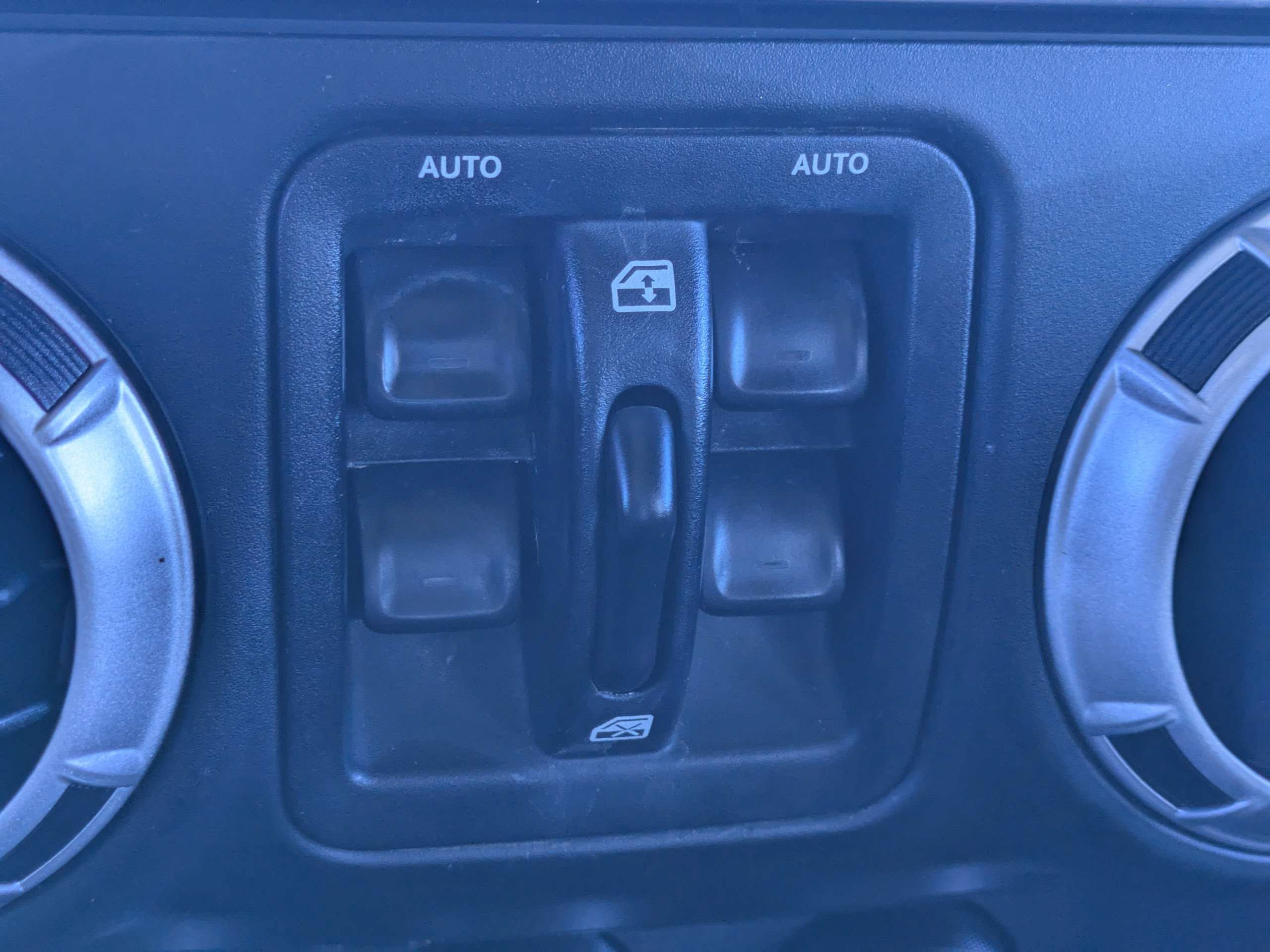 Used 2014 Jeep Wrangler Unlimited Rubicon w/ Connectivity Group AWD/4WD image 26