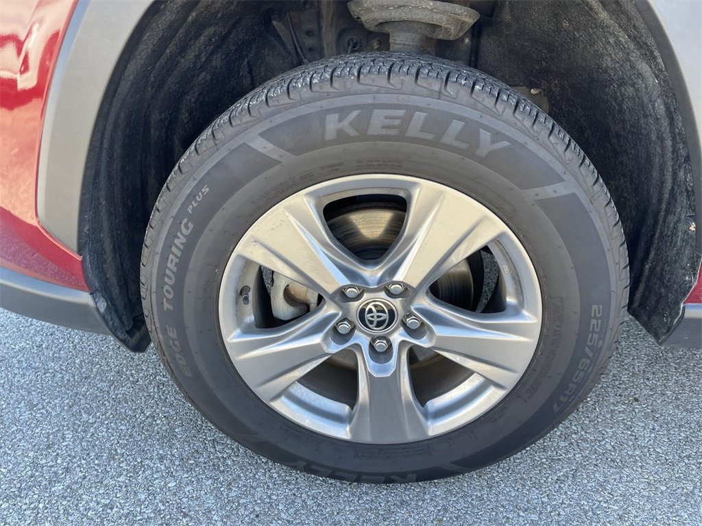 Used 2022 Toyota RAV4 XLE image 10