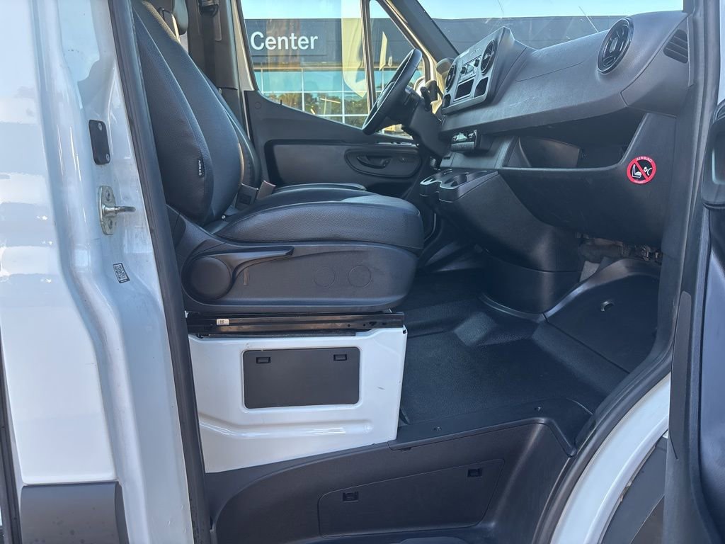 Used 2025 Mercedes-Benz Sprinter 2500 image 21