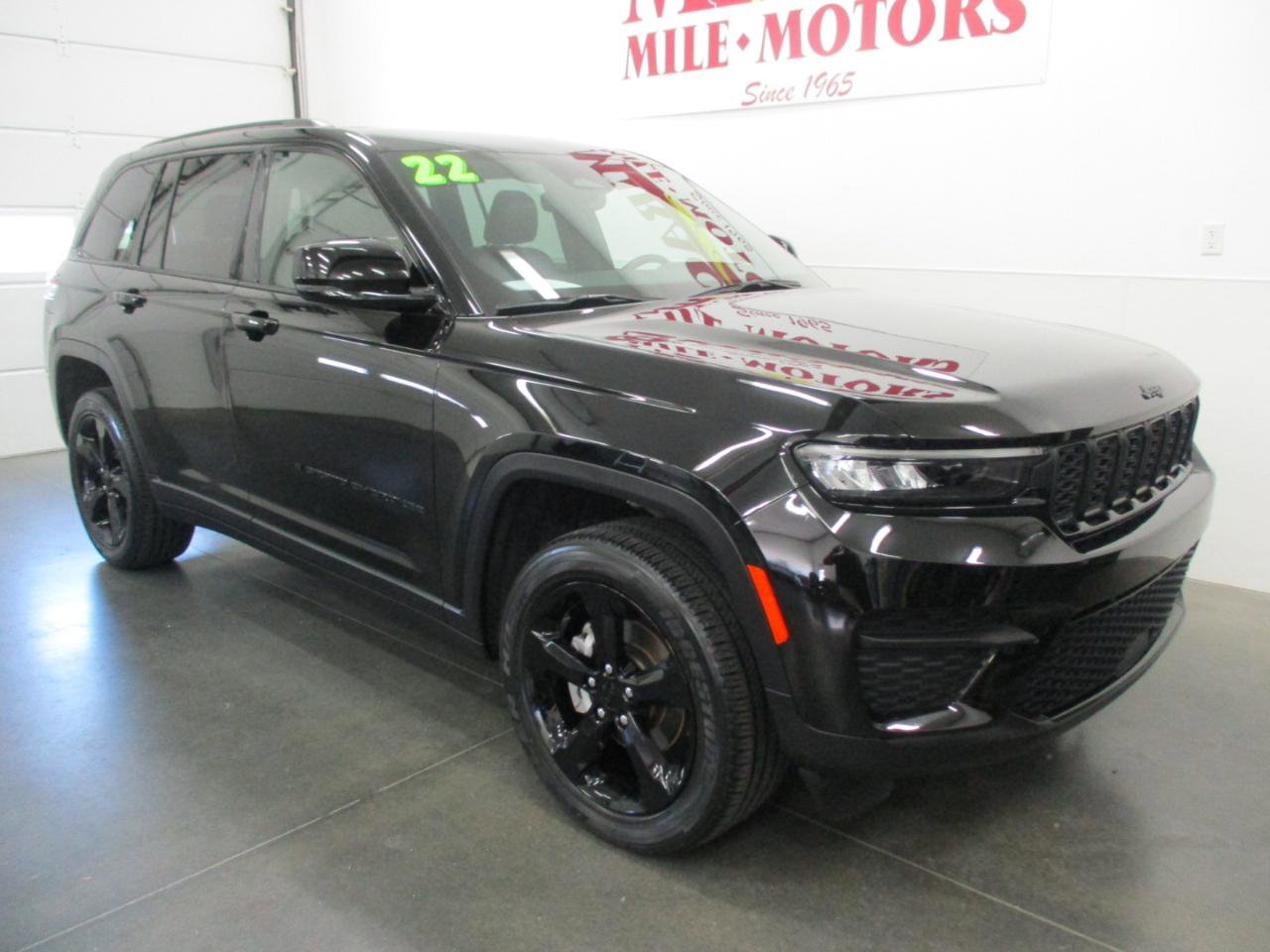Used 2022 Jeep Grand Cherokee Altitude AWD/4WD image 1