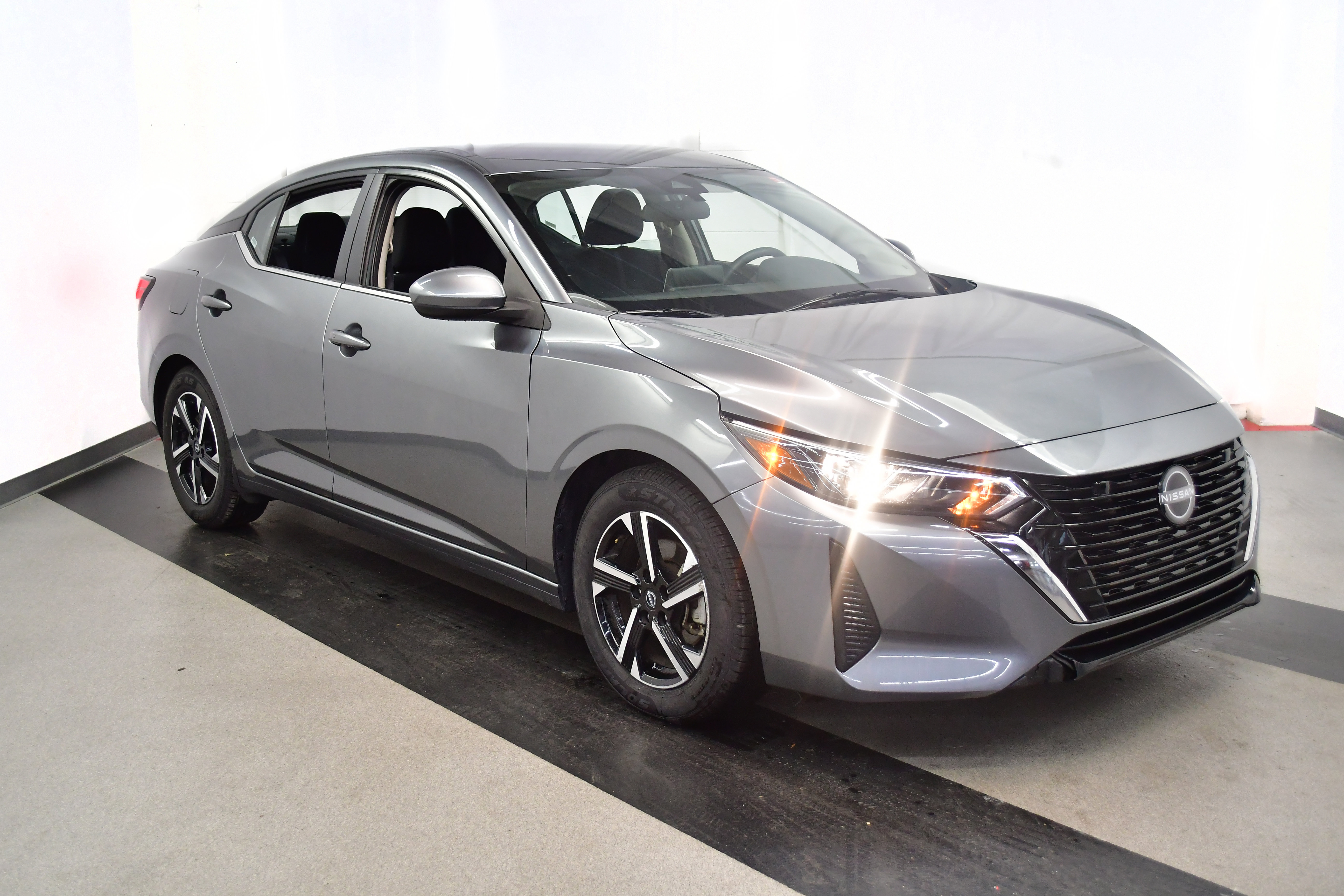 Used 2024 Nissan Sentra SV FWD image 2