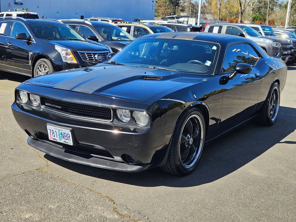 Used 2012 Dodge Challenger SXT image 3