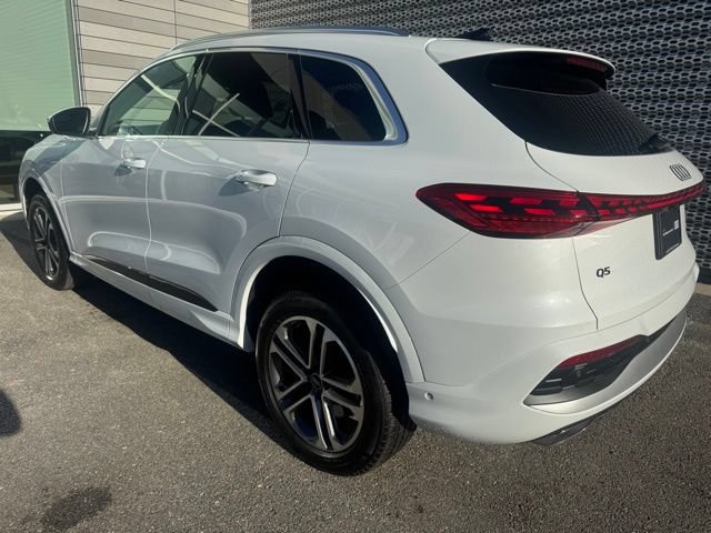 Certified 2025 Audi Q5 Premium AWD/4WD image 3