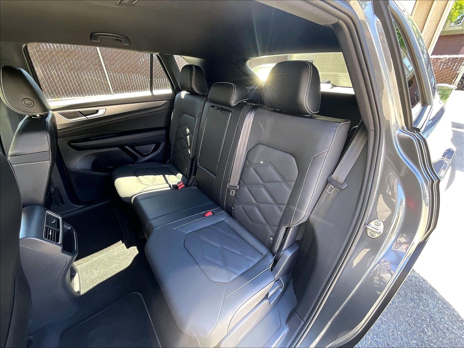 Certified 2024 Volkswagen Atlas Cross Sport SE FWD image 25