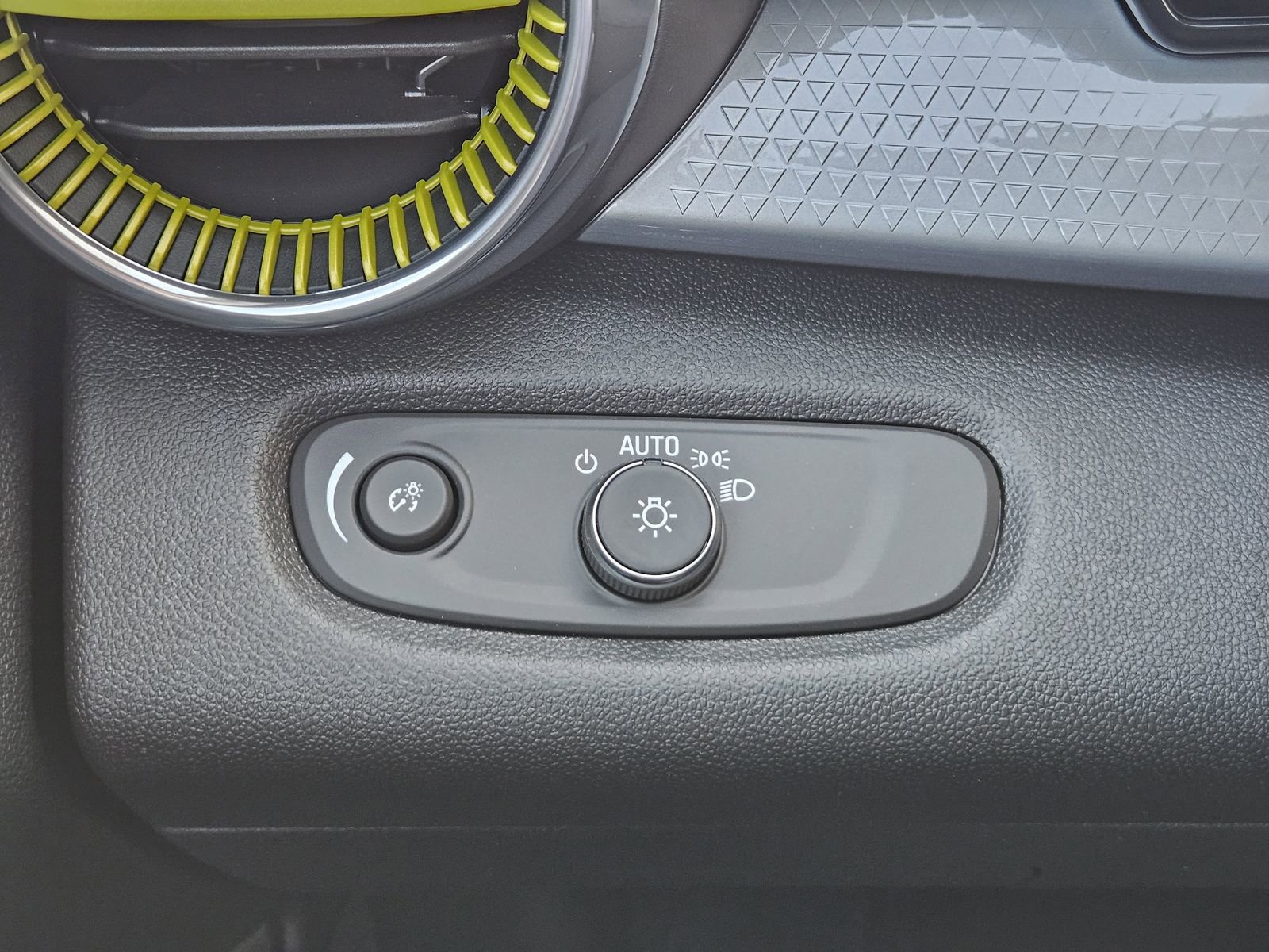 New 2026 Chevrolet Trax LT image 23