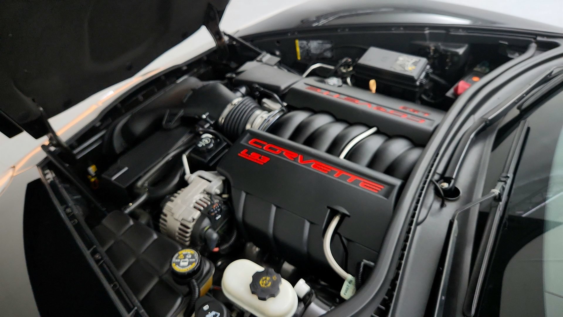 Used 2010 Chevrolet Corvette Grand Sport w/ Preferred Equipment Group RWD image 23