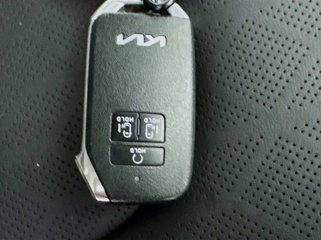 Used 2023 Kia Carnival SX image 39