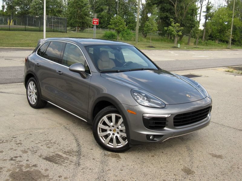 Used 2018 Porsche Cayenne S w/ Premium Package Plus AWD/4WD image 2