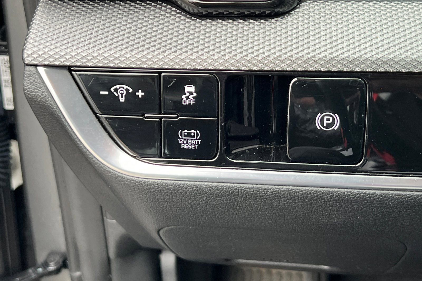 Certified 2025 Kia Sportage LX image 30