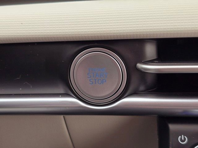 Certified 2025 Hyundai Tucson SE image 9