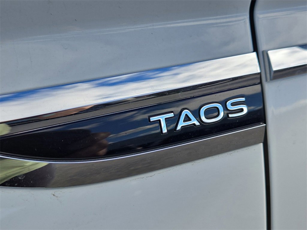 Used 2024 Volkswagen Taos SE w/ Panoramic Sunroof Package image 8