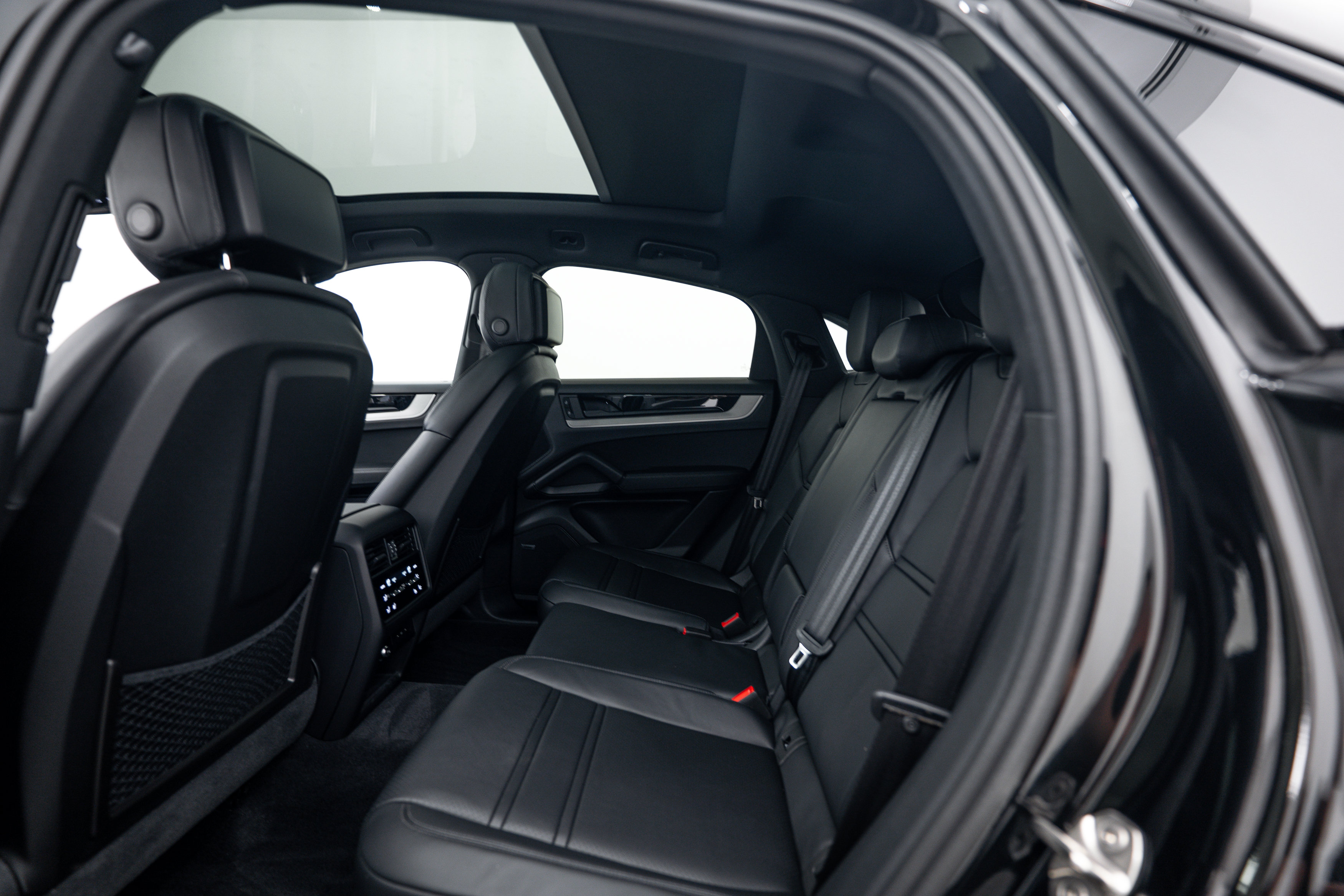 Certified 2025 Porsche Cayenne S AWD/4WD image 21