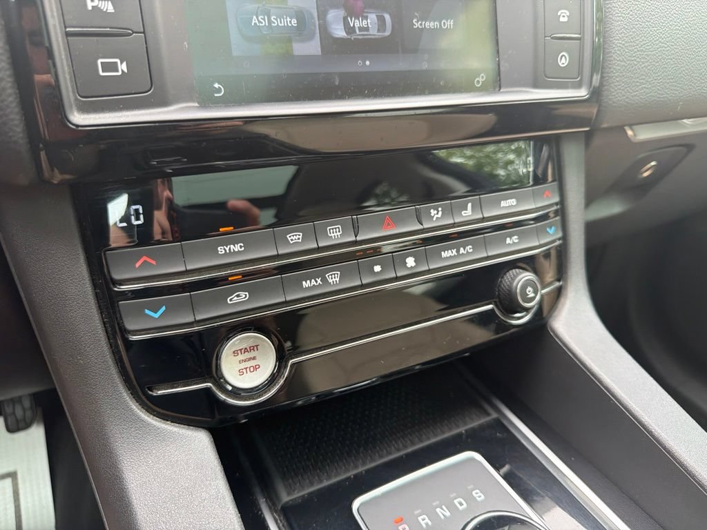 Used 2017 Jaguar F-PACE Premium AWD/4WD image 31