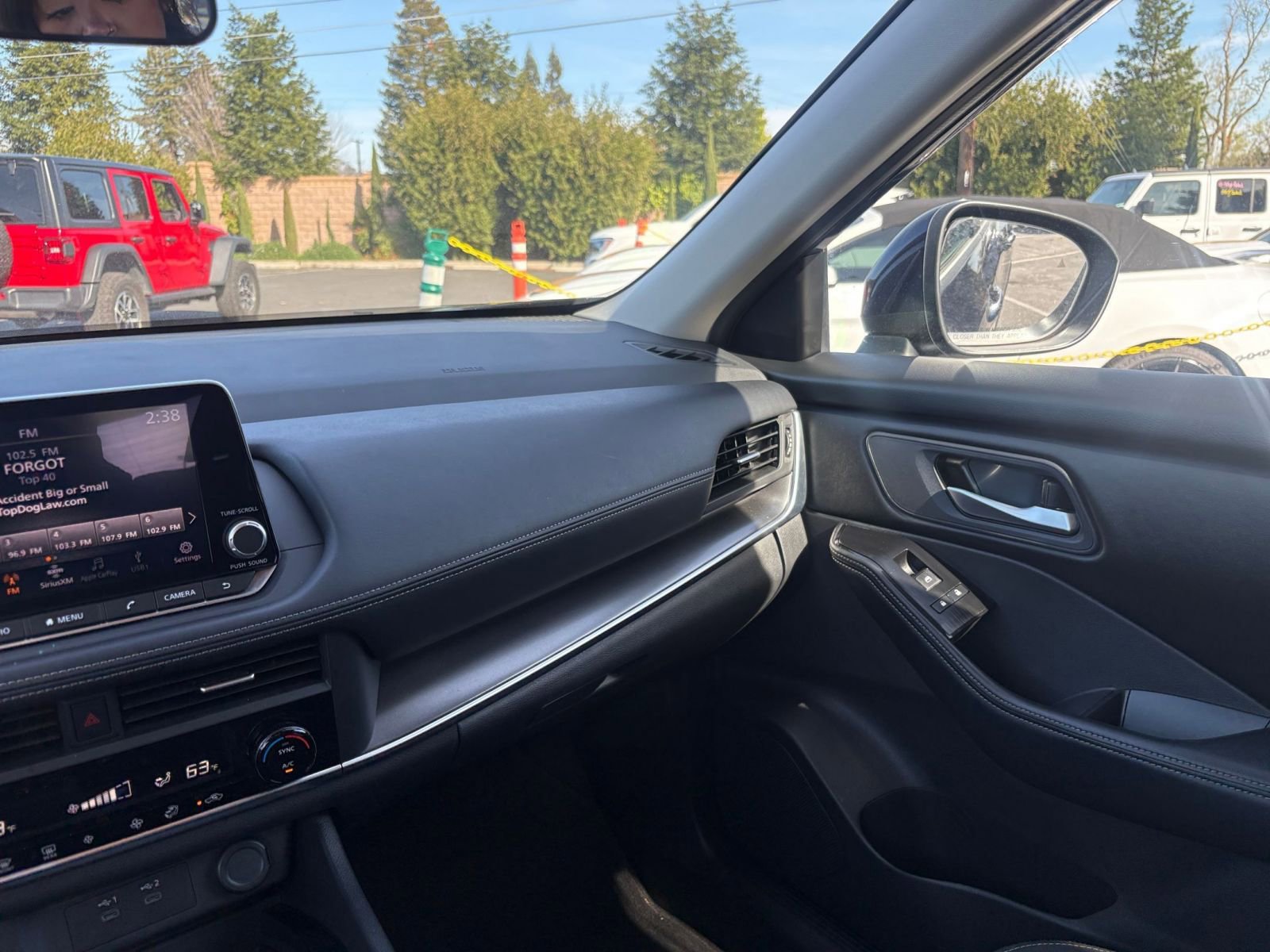 Used 2025 Nissan Rogue SV image 37
