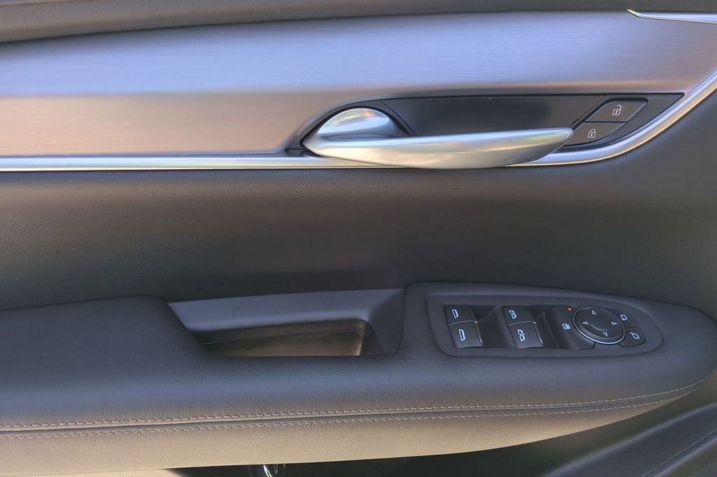 Used 2025 Cadillac XT5 Luxury image 24