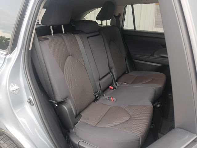 Used 2023 Toyota Highlander LE FWD image 21