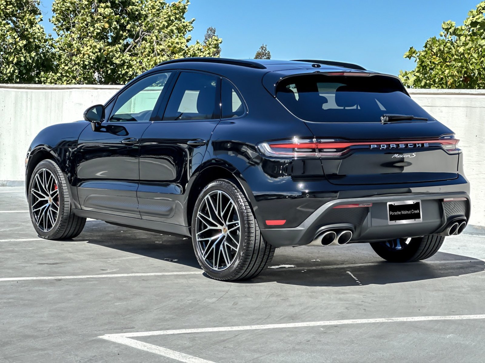 Certified 2024 Porsche Macan S AWD/4WD image 4