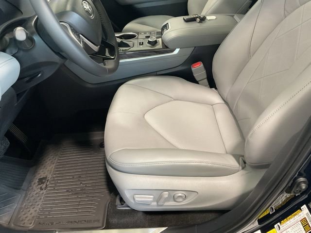 Used 2026 Toyota Highlander Platinum image 10