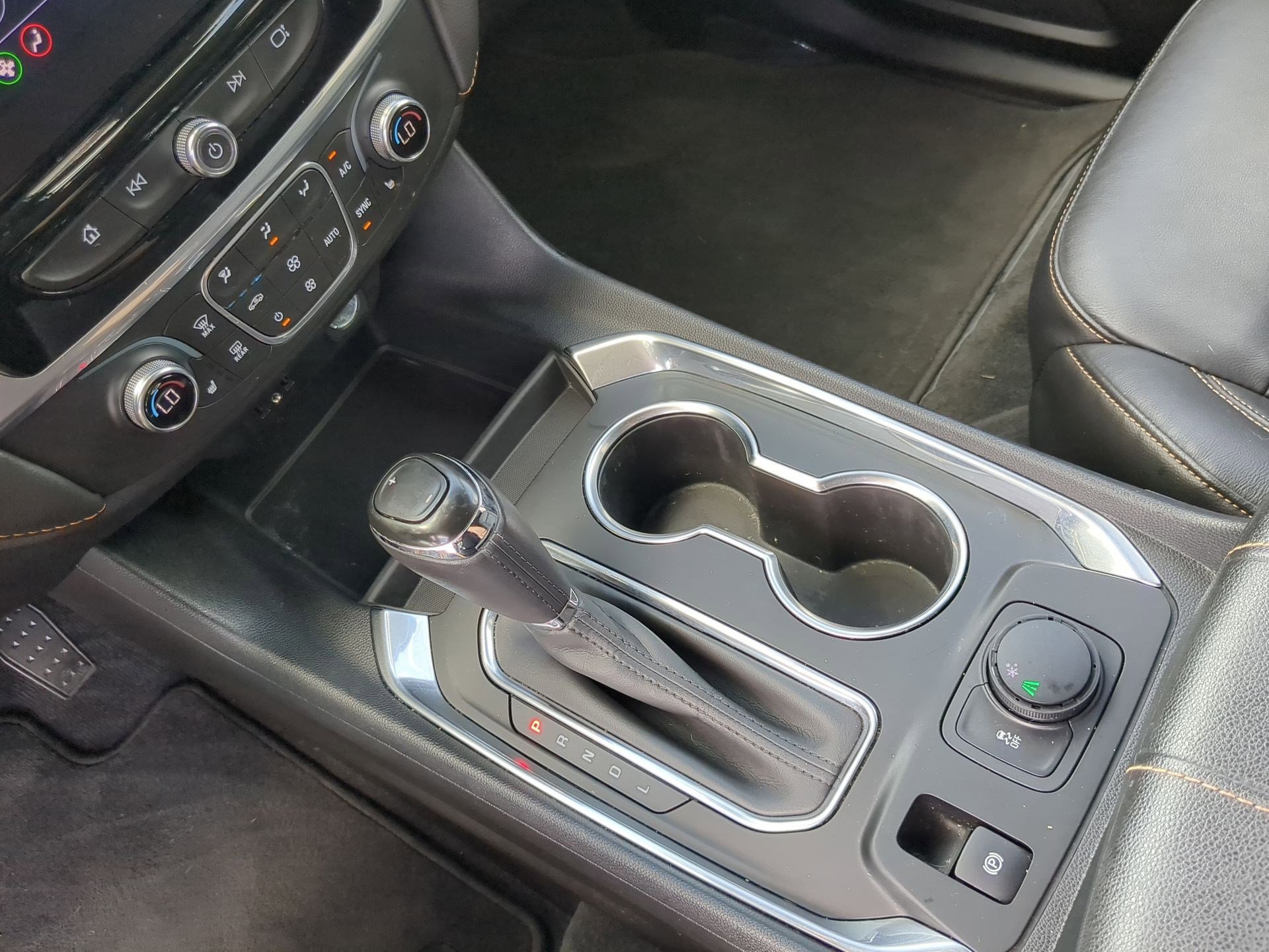 Used 2020 Chevrolet Traverse LT image 18