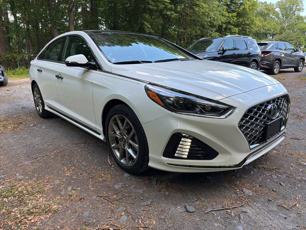 Used 2019 Hyundai Sonata Limited w/ Cargo Package FWD image 2