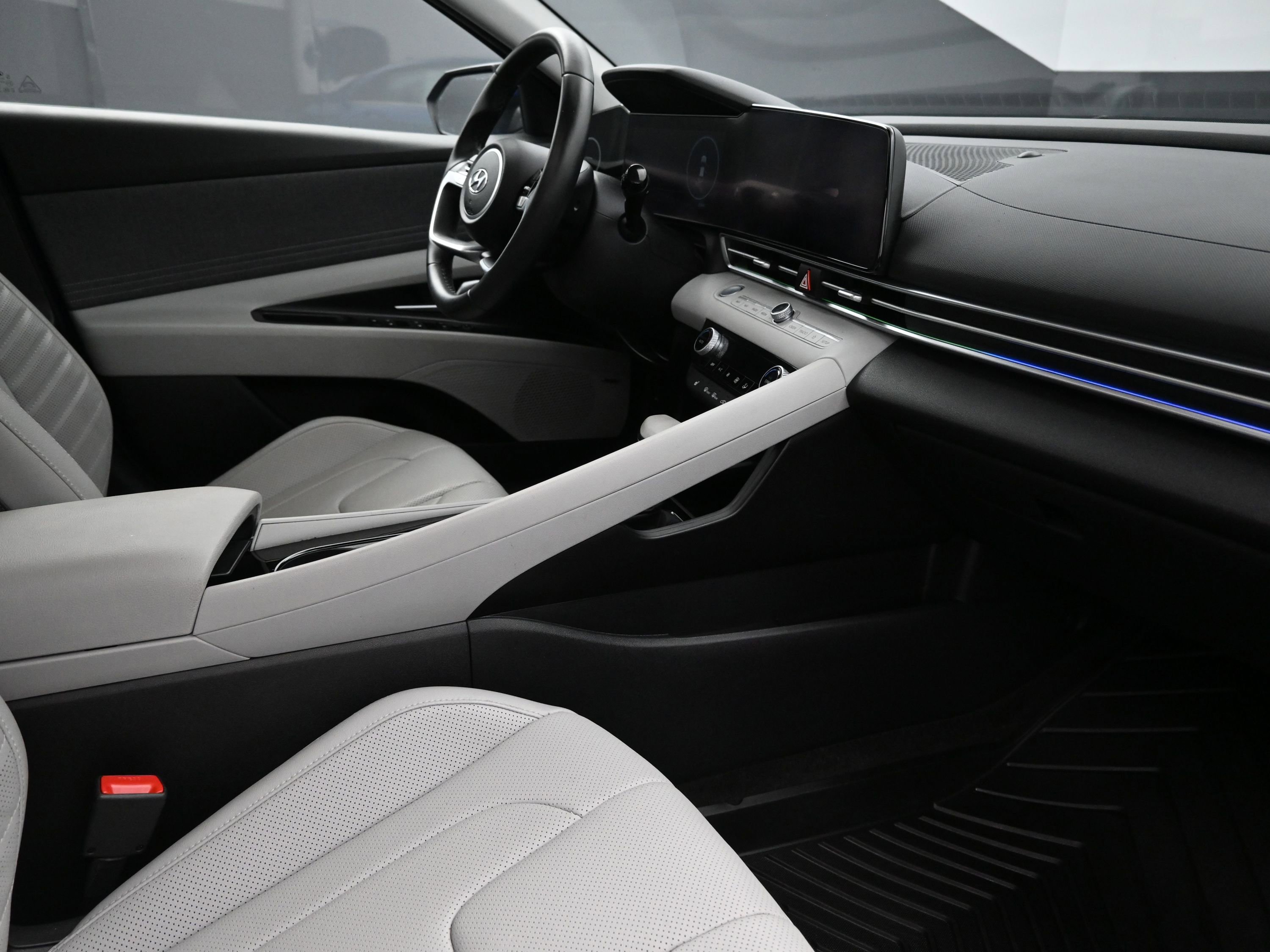 Used 2023 Hyundai Elantra Limited image 26