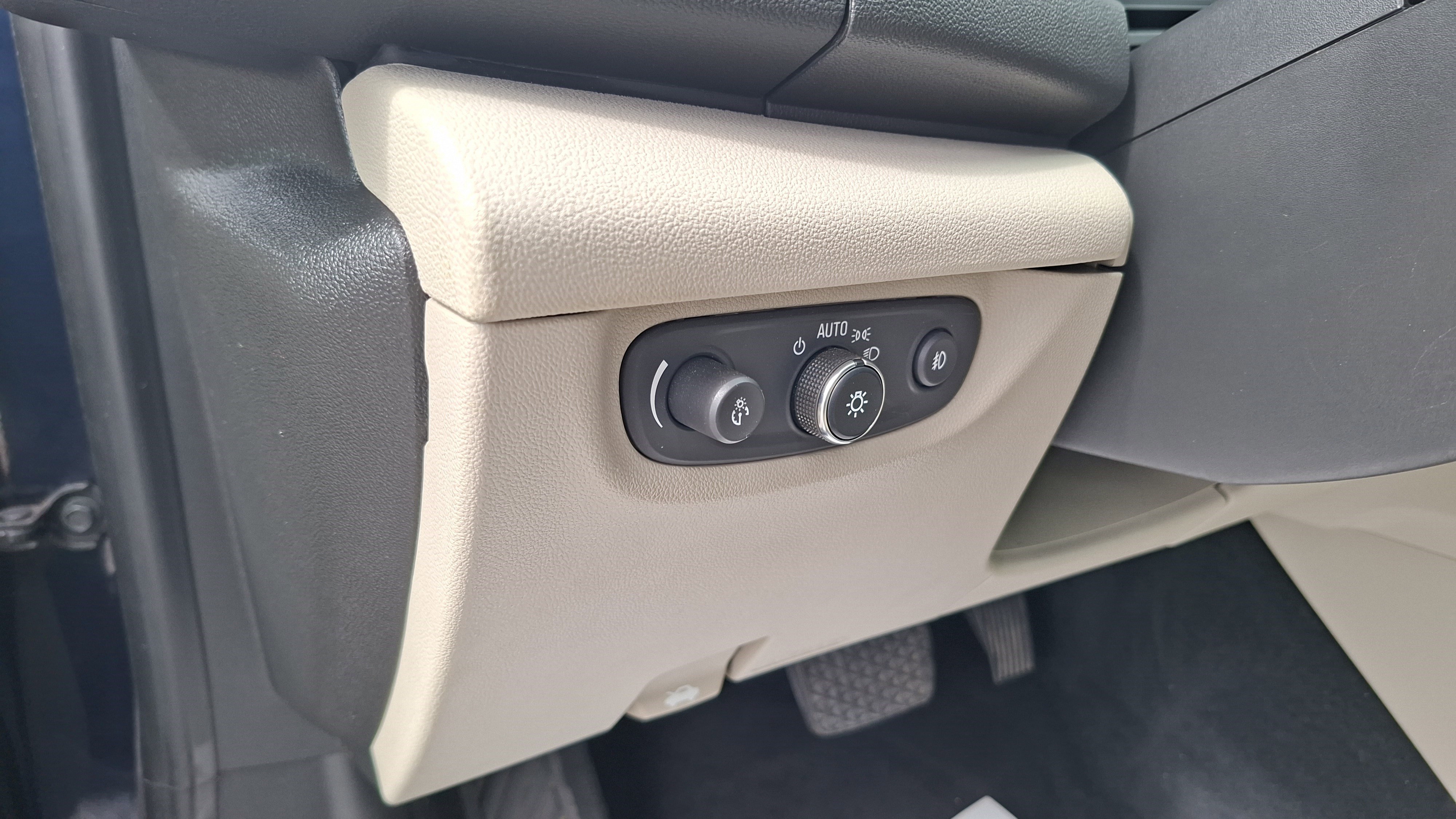Used 2019 Buick Regal Essence w/ Driver Confidence Package I AWD/4WD image 10
