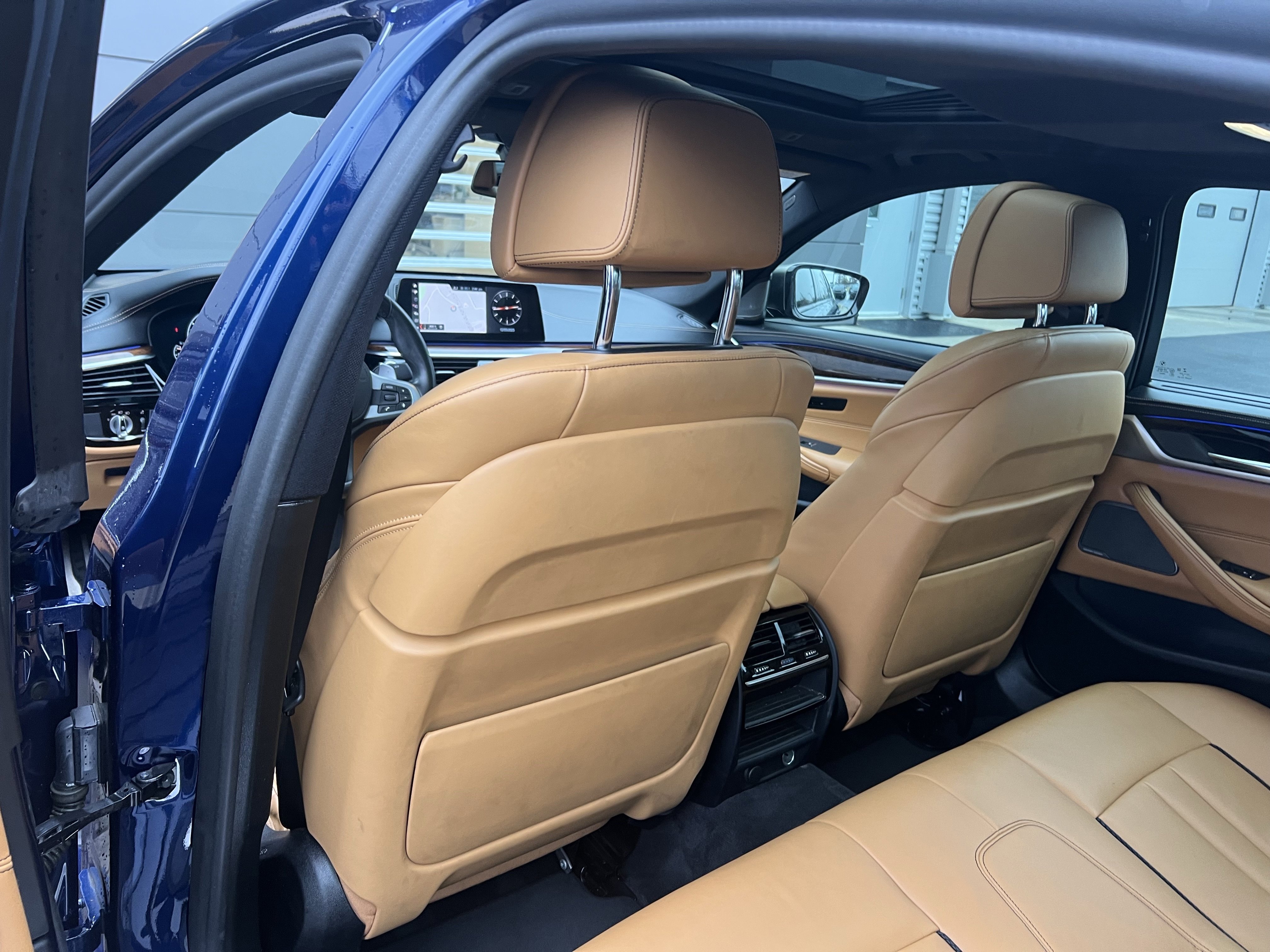 Used 2019 BMW M550i xDrive image 31