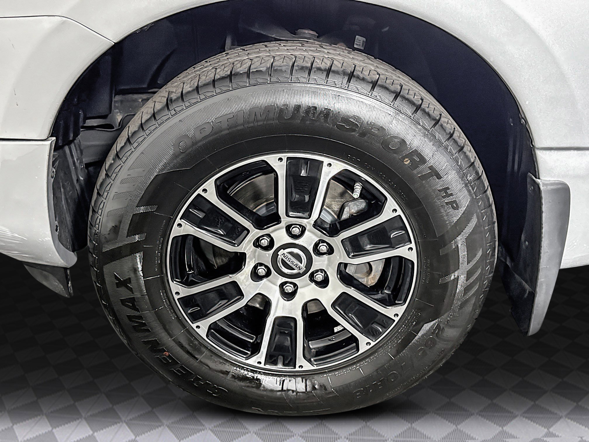 Used 2020 Nissan Titan SV image 38