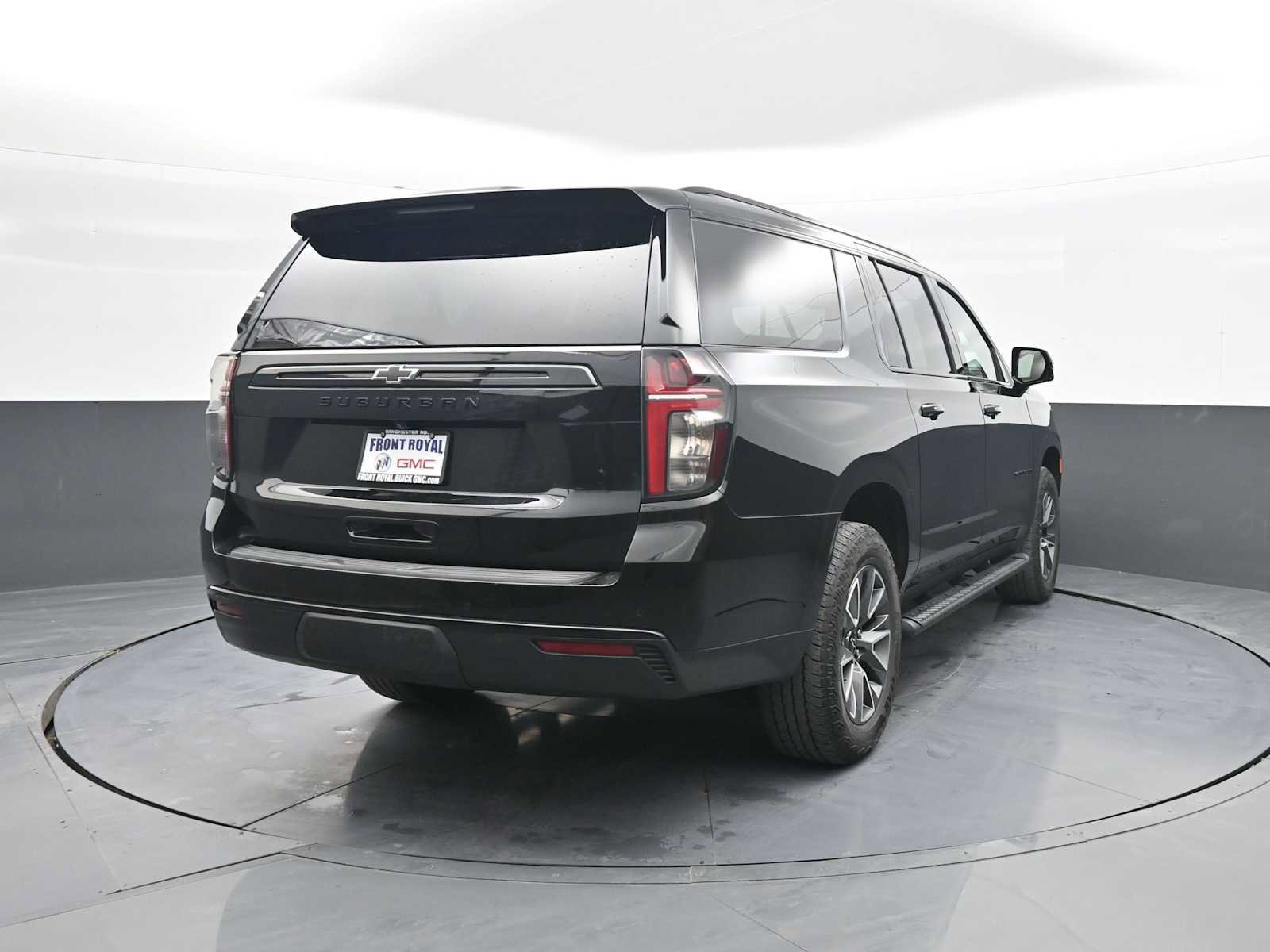 Used 2024 Chevrolet Suburban Z71 w/ Luxury Package image 11