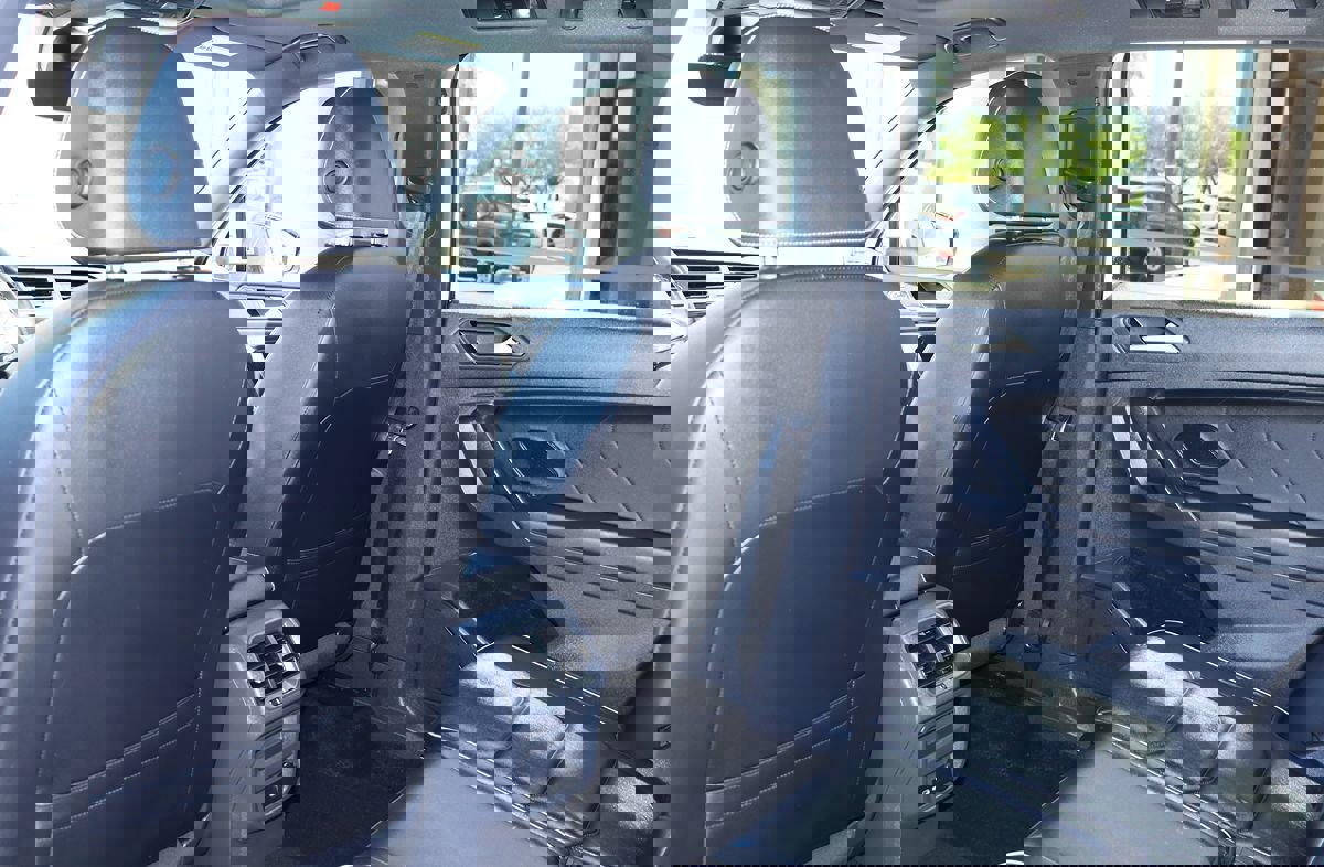 Used 2021 Volkswagen Tiguan SEL Premium R-Line image 33