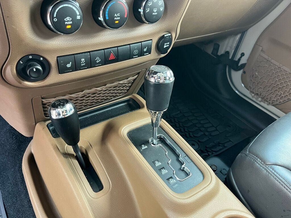 Used 2017 Jeep Wrangler Unlimited Rubicon AWD/4WD image 34