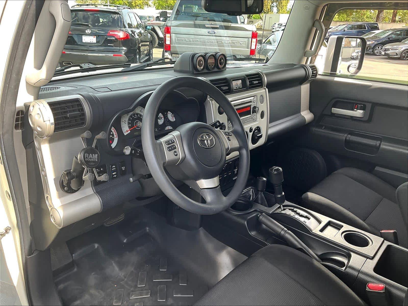 Used 2014 Toyota FJ Cruiser 4WD w/ Convenience Package image 15