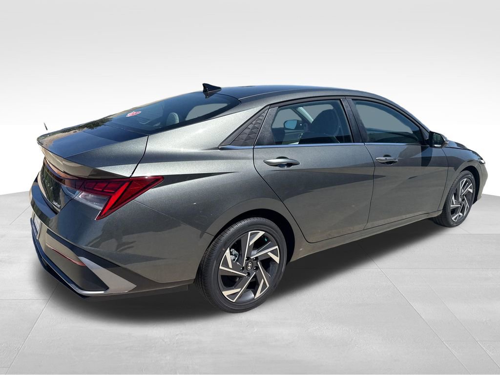 New 2026 Hyundai Elantra Limited FWD image 7