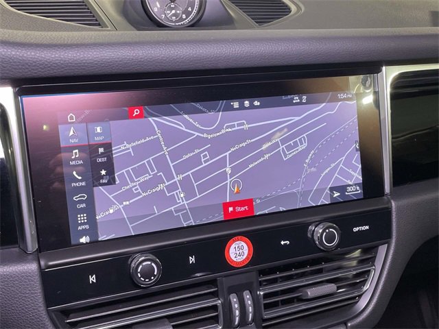 Used 2025 Porsche Macan image 28