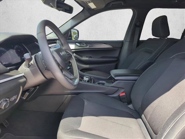 Used 2025 Jeep Grand Cherokee Laredo w/ Luxury Tech Group I RWD image 17