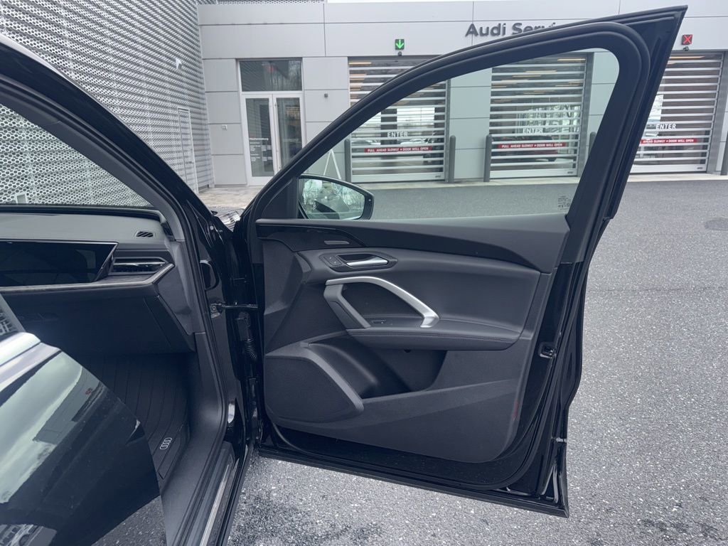 Certified 2025 Audi Q5 2.0T Premium Plus w/ Premium Plus image 10