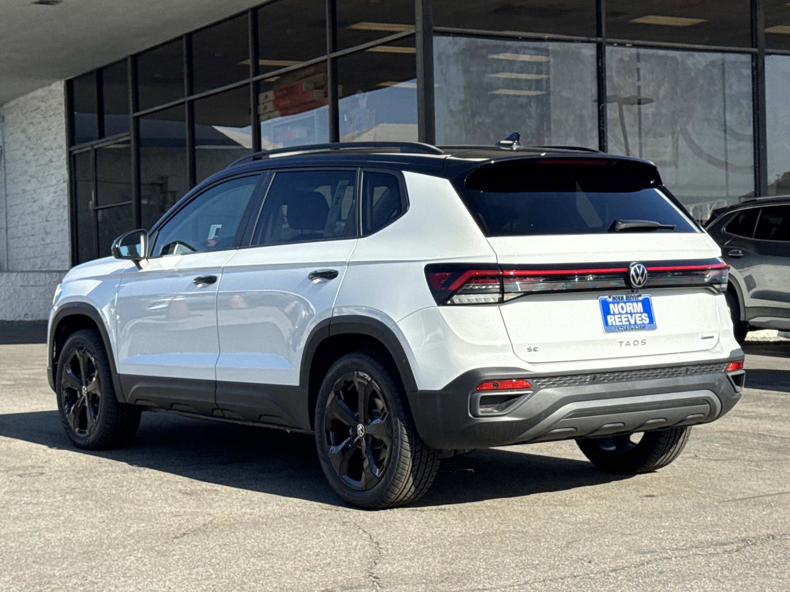 New 2026 Volkswagen Taos SE image 3