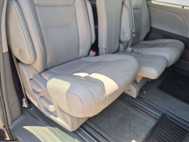 Used 2017 Toyota Sienna XLE w/ XLE Navigation Package FWD image 22