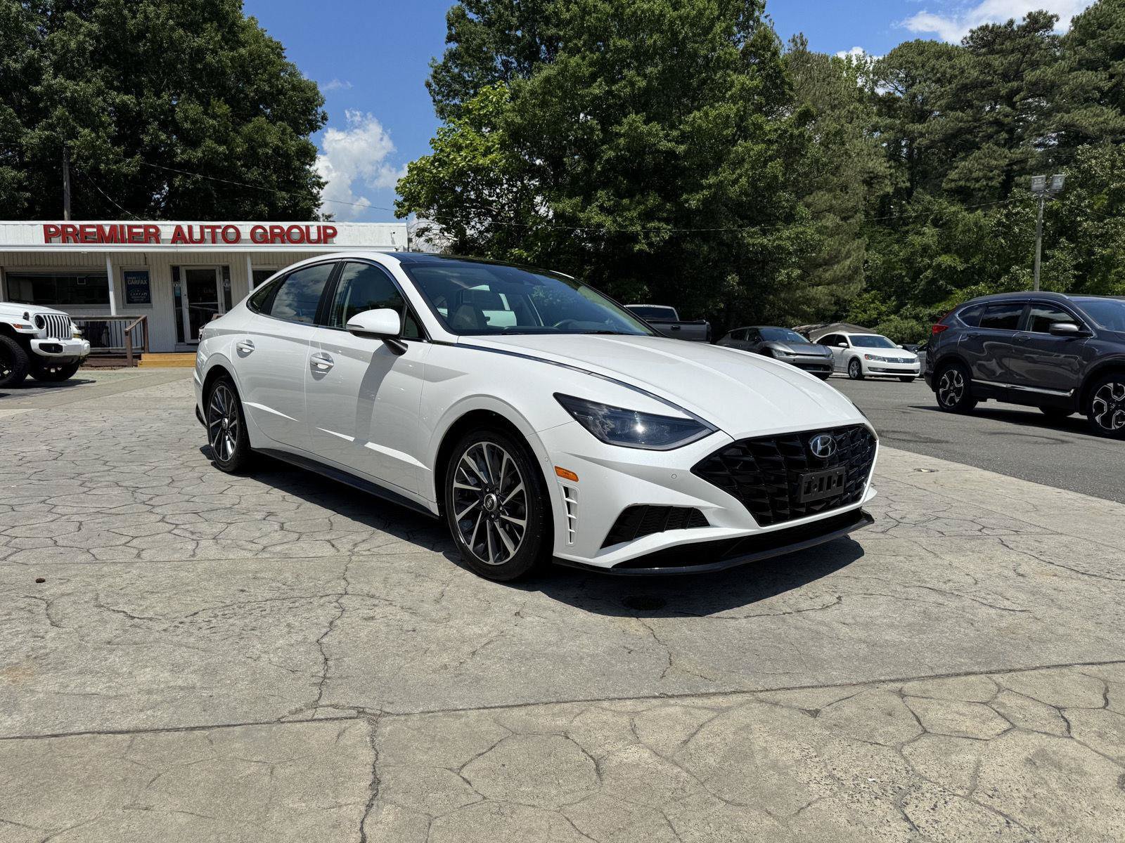 Used 2022 Hyundai Sonata Limited FWD image 1
