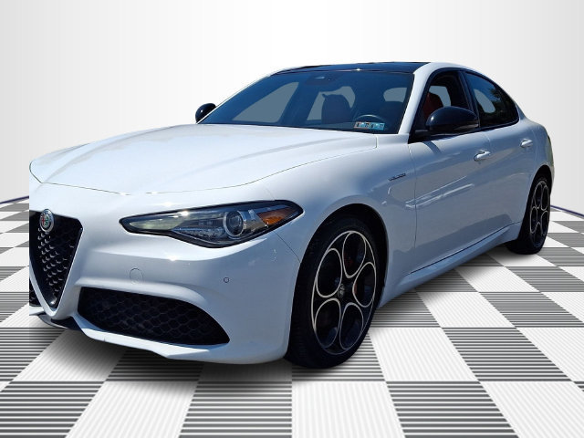 Used 2022 Alfa Romeo Giulia Veloce AWD/4WD image 10