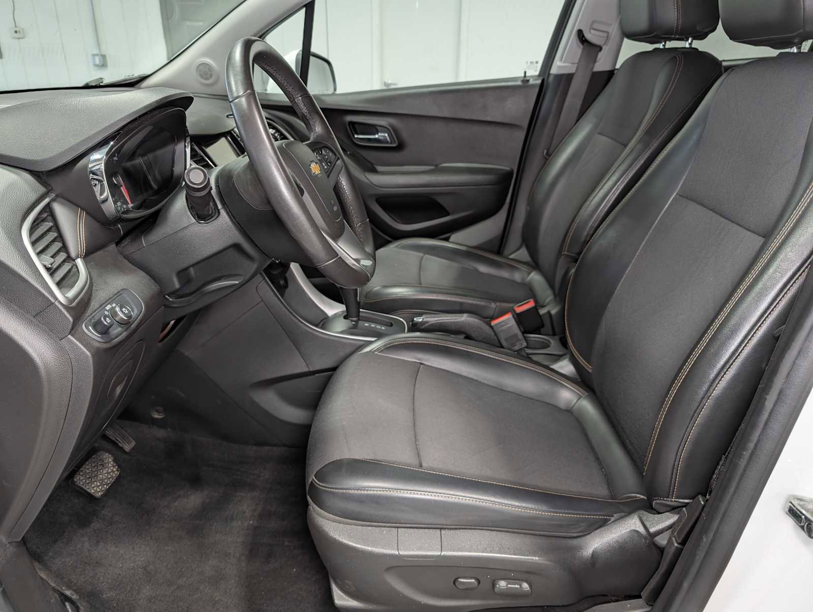 Used 2018 Chevrolet Trax LT w/ LT Convenience Package AWD/4WD image 4