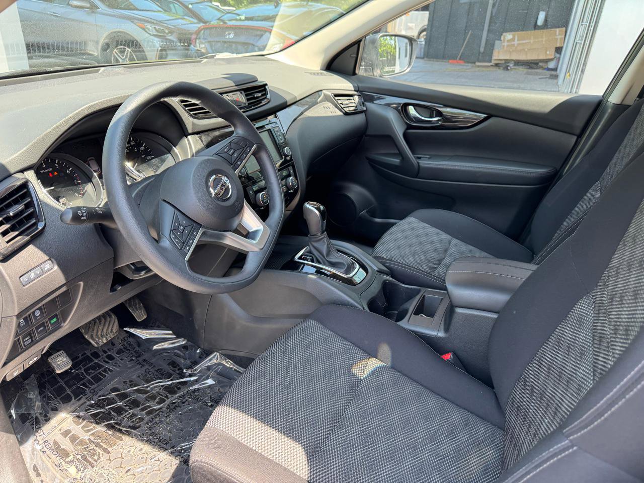 Used 2020 Nissan Rogue Sport SV image 10